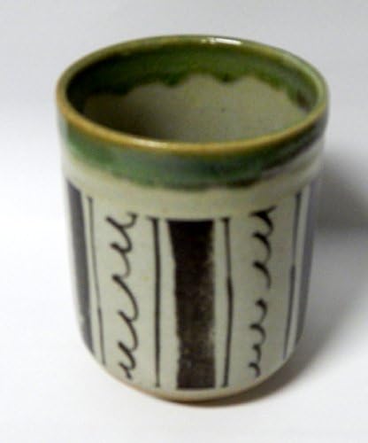 ספל תה יפני ירוק עם עיצוב ייחודי
